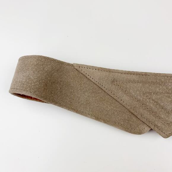 Vintage Ginnie Johansen Tan Suede Belt Triangle Design Women's - Picture 2 of 6